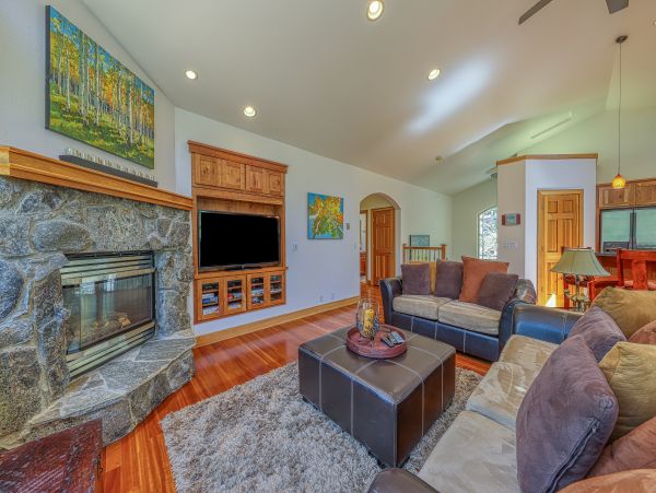 Spacious 3 Bedroom Home Near Lake Tahoe