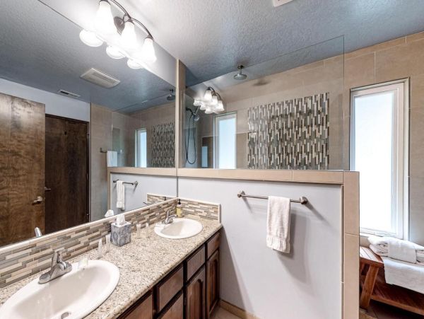 Four Bedroom Cabin in South Lake Tahoe Sleeps 10