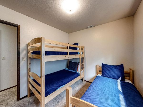 Four Bedroom Cabin in South Lake Tahoe Sleeps 10