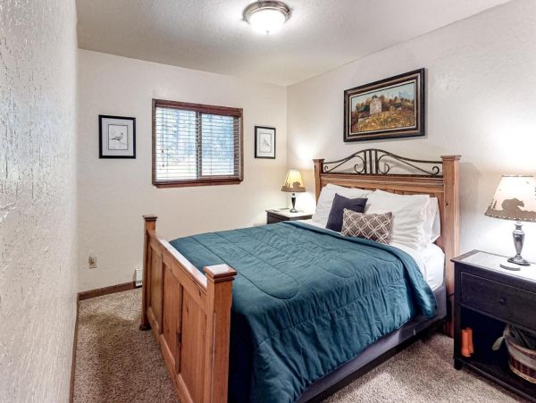 Four Bedroom Cabin in South Lake Tahoe Sleeps 10