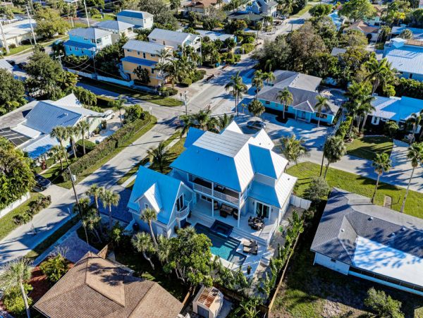Holmes Beach Luxury Vacation Rental Four Bedrooms with Guest Suite