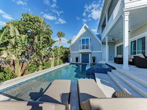 Holmes Beach Luxury Vacation Rental Four Bedrooms with Guest Suite