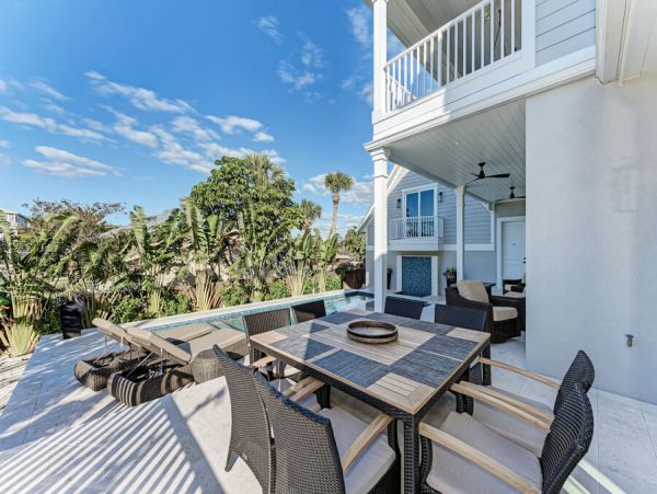 Holmes Beach Luxury Vacation Rental Four Bedrooms with Guest Suite