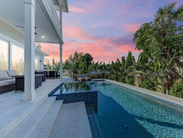 Holmes Beach Luxury Vacation Rental Four Bedrooms with Guest Suite