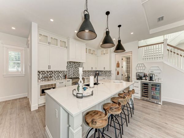 Holmes Beach Luxury Vacation Rental Four Bedrooms with Guest Suite