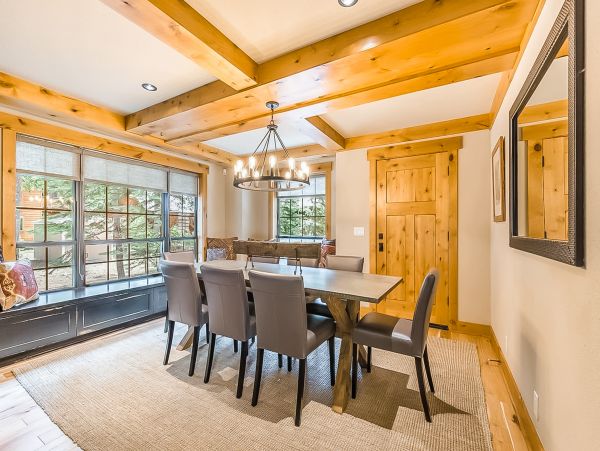 South Lake Tahoe 3 Bedroom Home with Loft Sleeps 10