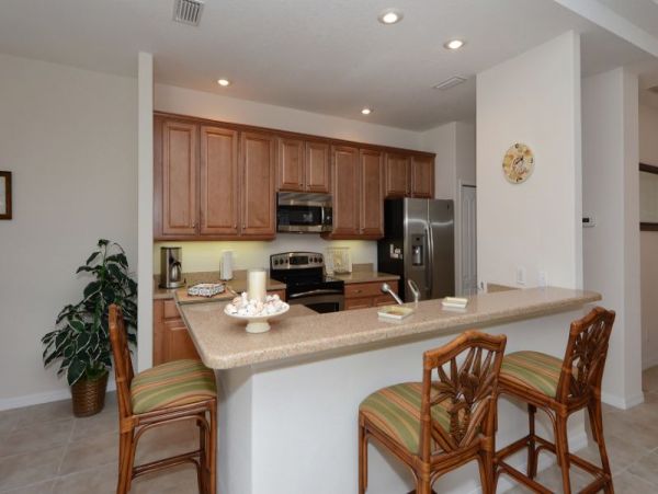 Venice 3 Bedroom Home with Communal Pool & Gym