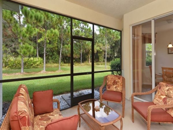 Venice 3 Bedroom Home with Communal Pool & Gym