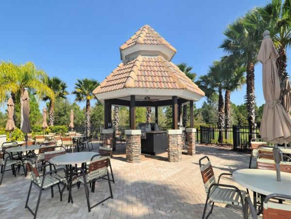 Venice 3 Bedroom Home with Communal Pool & Gym