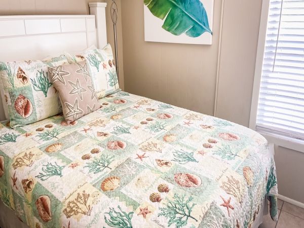 Vacation Rental Condo Short Walk to Beach Sleeps 6