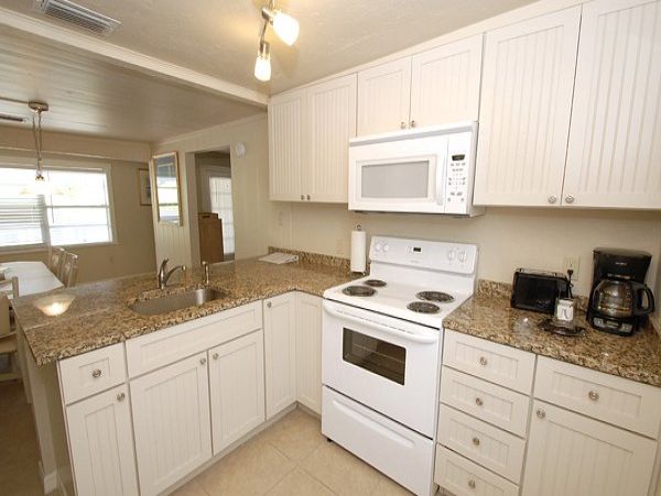 Vacation Rental Condo Short Walk to Beach Sleeps 6