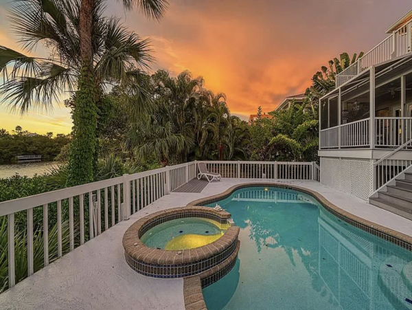 Lagoon Residence a mile from Turtle Beach