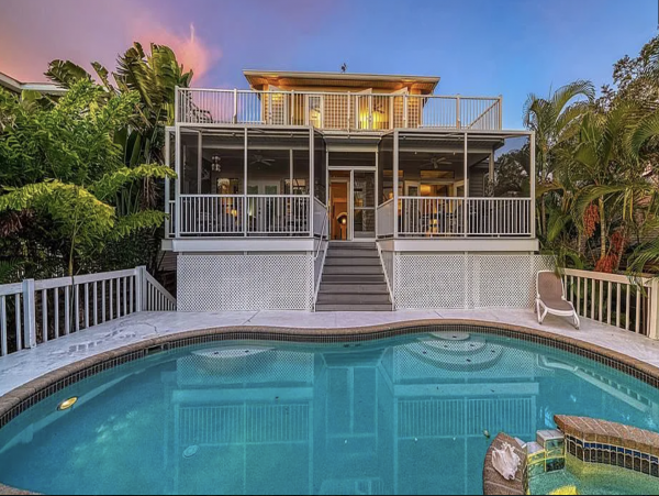 Lagoon Residence a mile from Turtle Beach