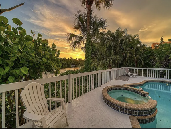 Lagoon Residence a mile from Turtle Beach