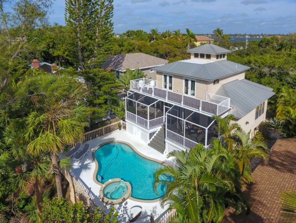 Lagoon Residence a mile from Turtle Beach