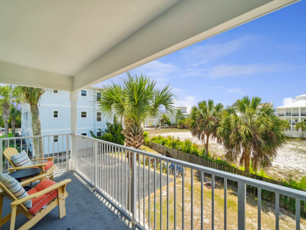 Three Bedroom Rental 100 yards from the beach