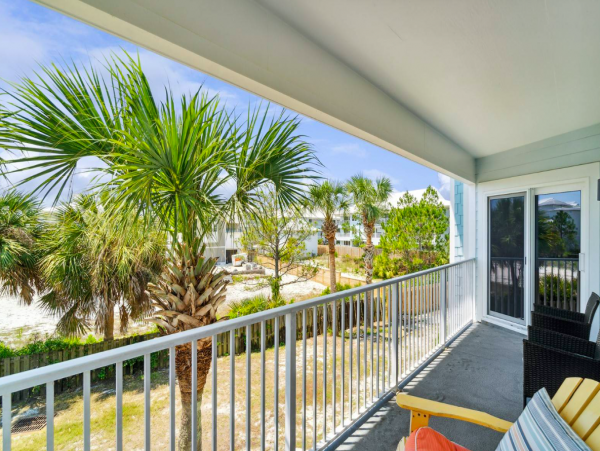 Three Bedroom Rental 100 yards from the beach
