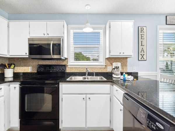 Three Bedroom Rental 100 yards from the beach