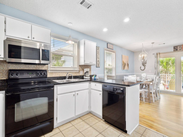 Three Bedroom Rental 100 yards from the beach