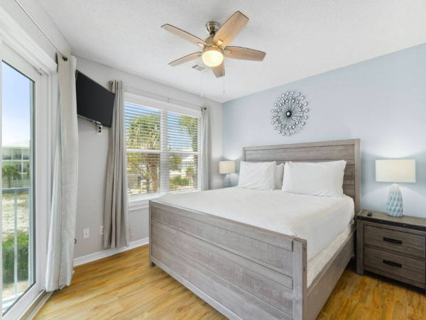 Three Bedroom Rental 100 yards from the beach