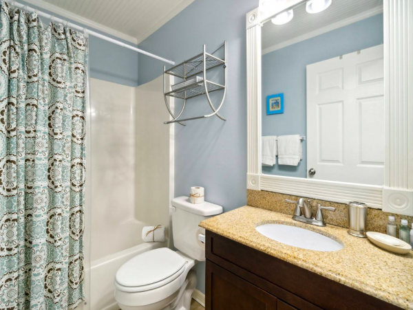 Three Bedroom Rental 100 yards from the beach
