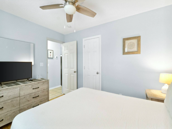 Three Bedroom Rental 100 yards from the beach