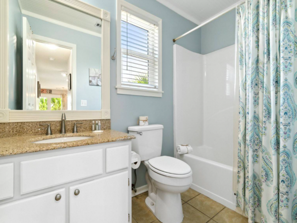 Three Bedroom Rental 100 yards from the beach