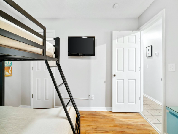 Three Bedroom Rental 100 yards from the beach