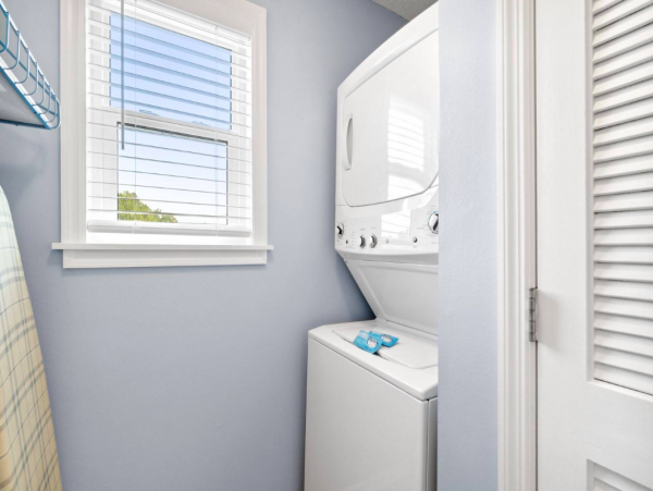 Three Bedroom Rental 100 yards from the beach
