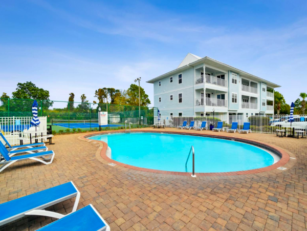 Three Bedroom Rental 100 yards from the beach