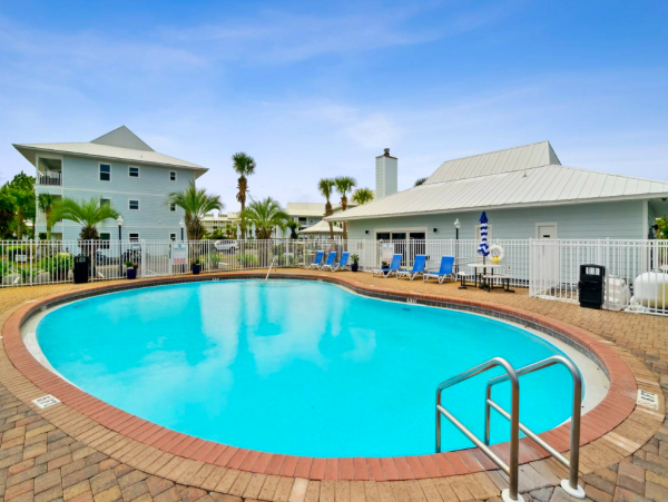 Three Bedroom Rental 100 yards from the beach