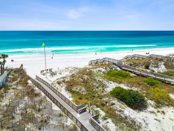 Three Bedroom Rental 100 yards from the beach