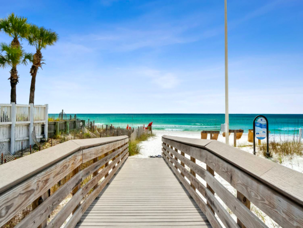 Three Bedroom Rental 100 yards from the beach