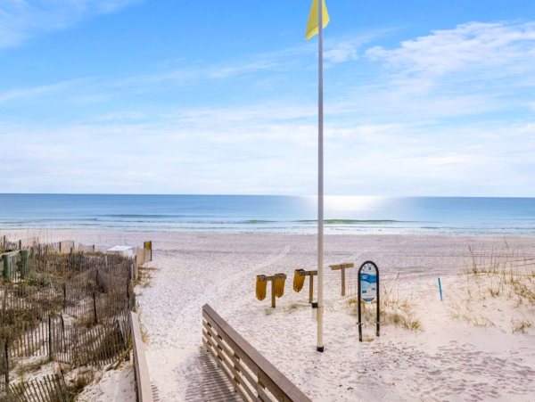 Three Bedroom Rental 100 yards from the beach