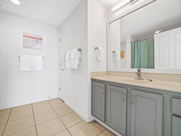 Stunning Three Bedrooms Condo With Amazing Ocean Views