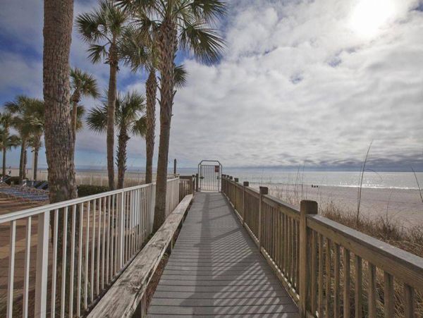 Stunning Three Bedrooms Condo With Amazing Ocean Views