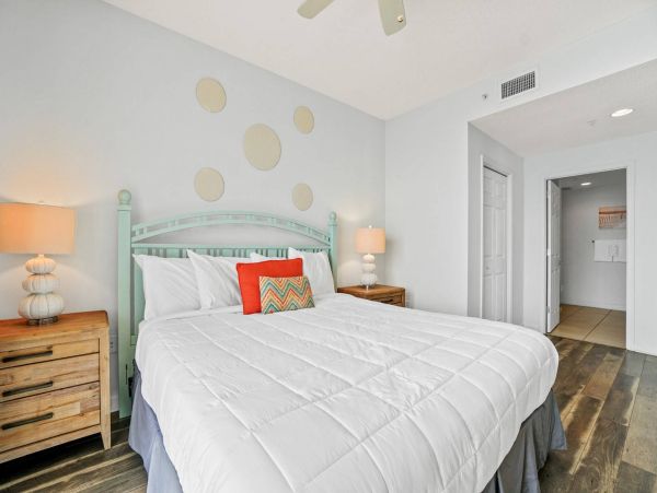 Stunning Three Bedrooms Condo With Amazing Ocean Views