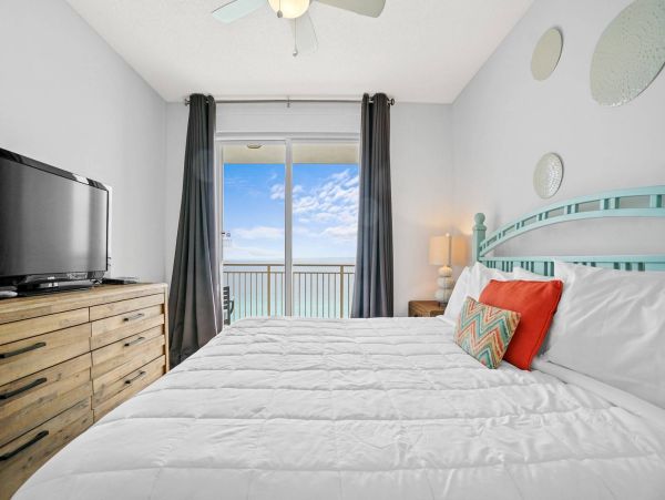 Stunning Three Bedrooms Condo With Amazing Ocean Views