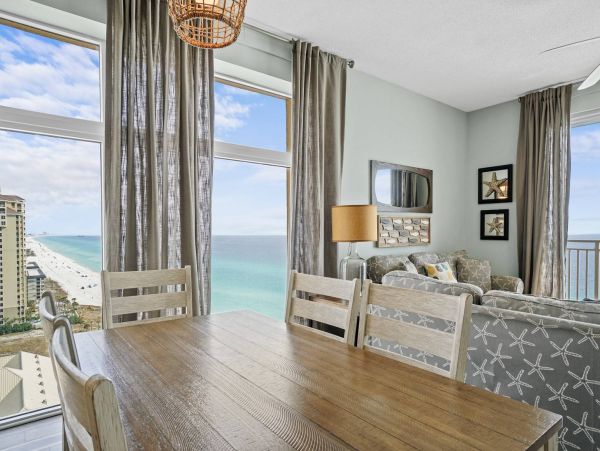 Stunning Three Bedrooms Condo With Amazing Ocean Views