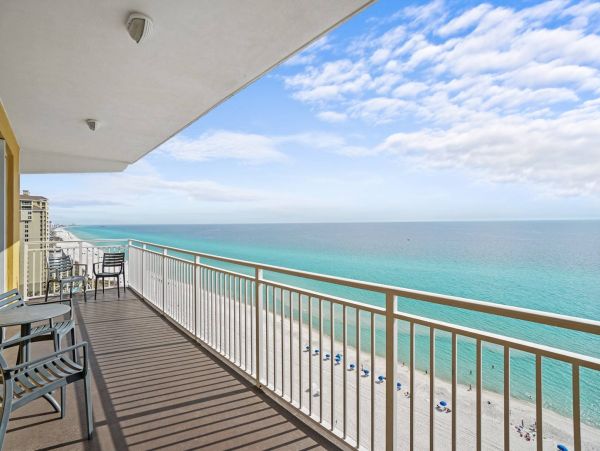 Stunning Three Bedrooms Condo With Amazing Ocean Views