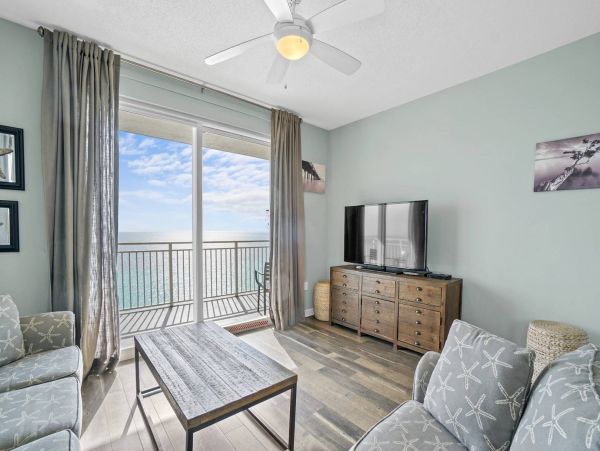 Stunning Three Bedrooms Condo With Amazing Ocean Views