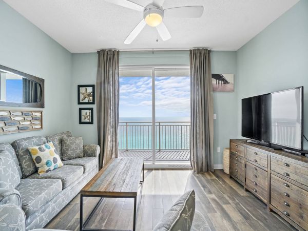 Stunning Three Bedrooms Condo With Amazing Ocean Views
