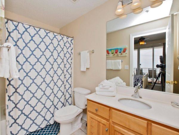 Lovely Three Bedroom Beach Condo Sleeps 8