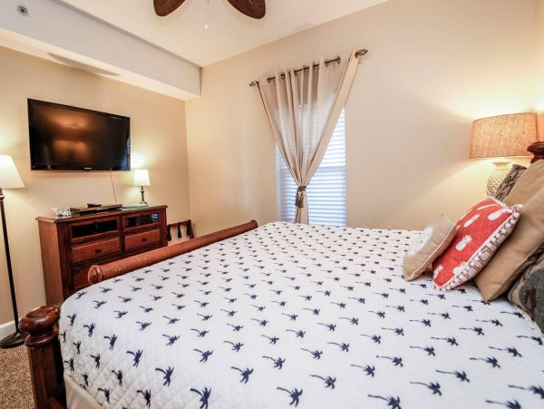 Lovely Three Bedroom Beach Condo Sleeps 8