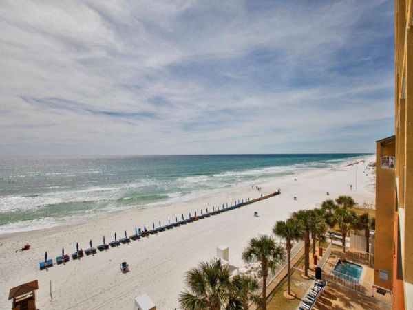 Lovely Three Bedroom Beach Condo Sleeps 8