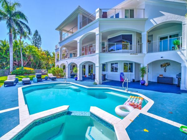 Captiva Bayfront Home with Boat Dock - Walk to Beach