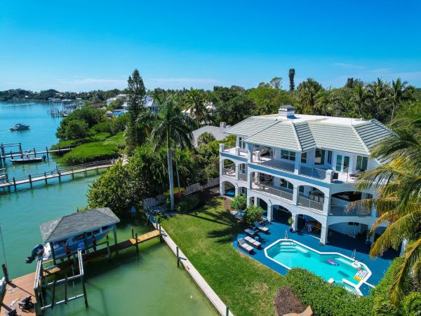 Captiva Bayfront Home with Boat Dock - Walk to Beach