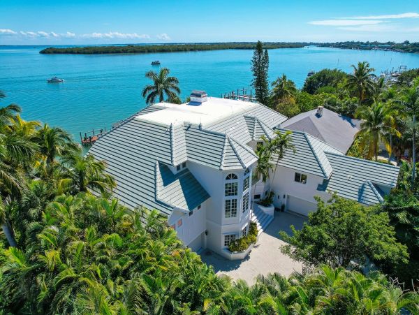 Captiva Bayfront Home with Boat Dock - Walk to Beach