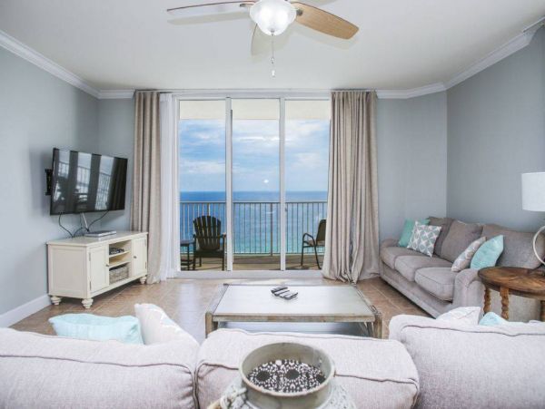 Oceanfront Condominium Sleeps 12