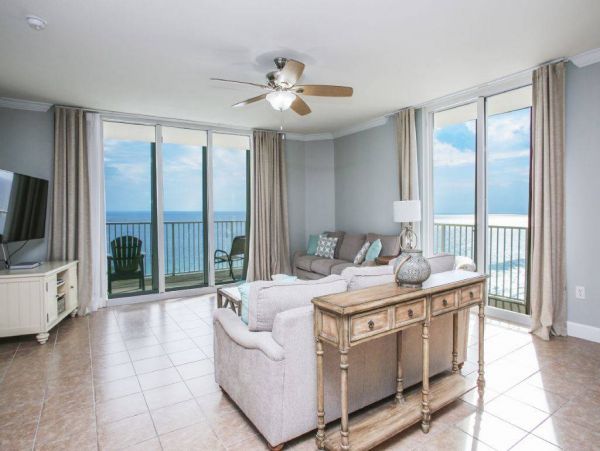 Oceanfront Condominium Sleeps 12